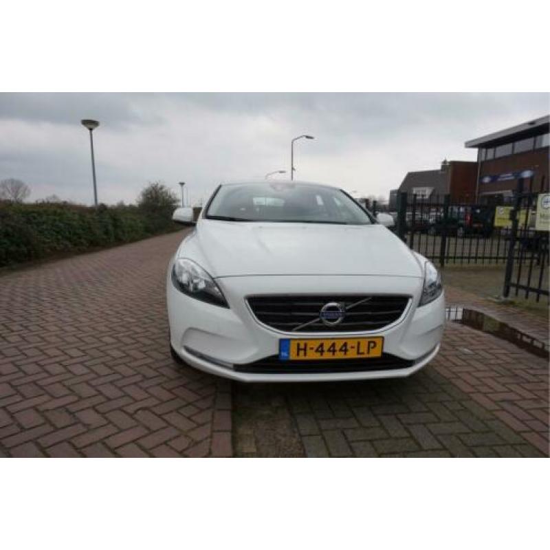 Volvo V40 2.0 T2 MOMENTUM NOV.2015 1E EIG 1/2 LEDER CRUISE C