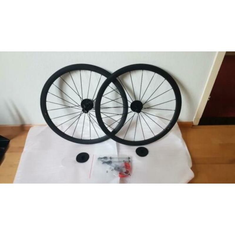 Carbon wielset 38mm h / 23mm b - Nieuw! - Powerway R13 hub