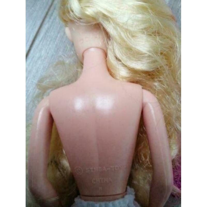 Disney barbiepop Doornroosje van Simba-toys