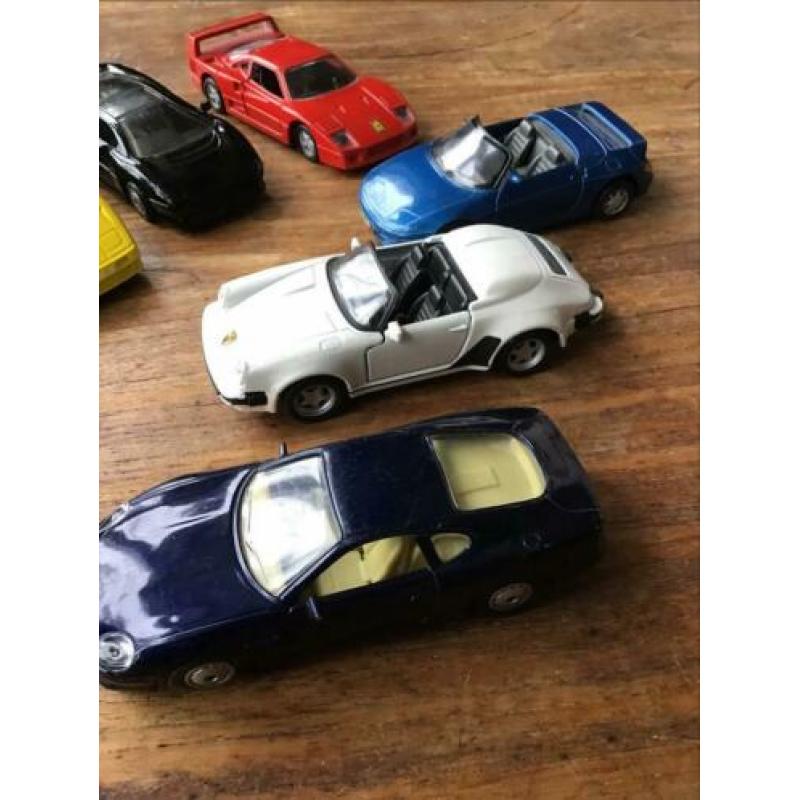 Maisto auto’s schaal: 1/38. 8 stuks.