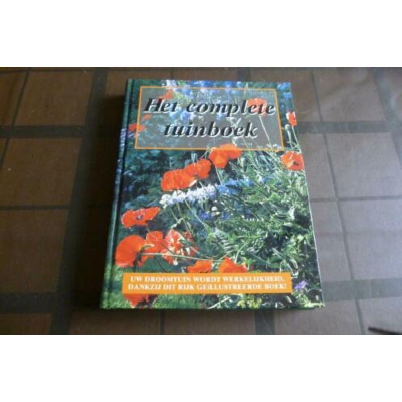 Het complete tuinboek oa Wilde bloemen Rozen Snoeien enz.