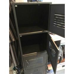 Metalen zwarte locker kast met 4 lockers