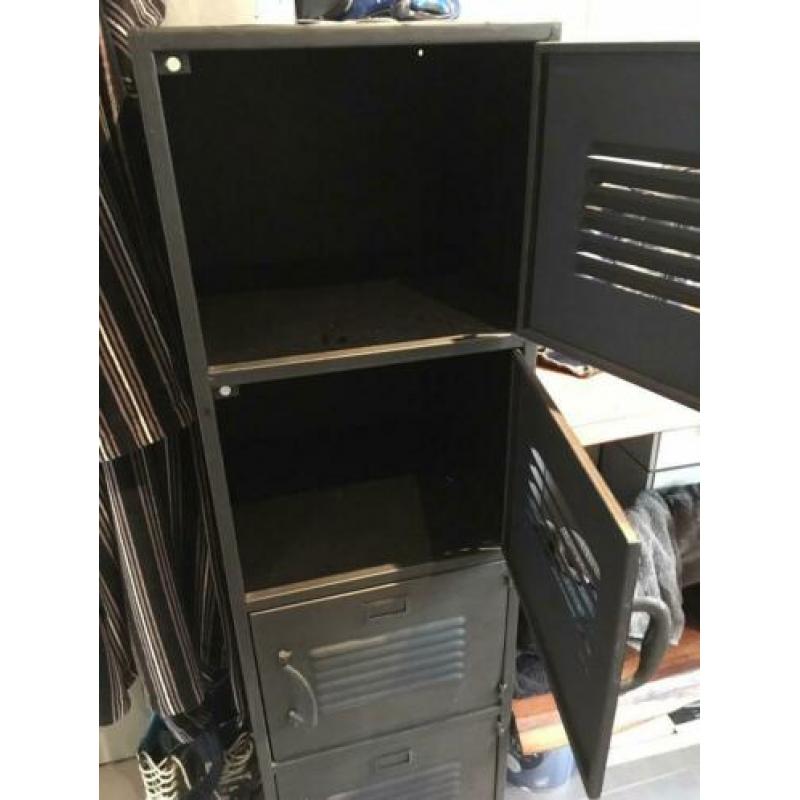 Metalen zwarte locker kast met 4 lockers