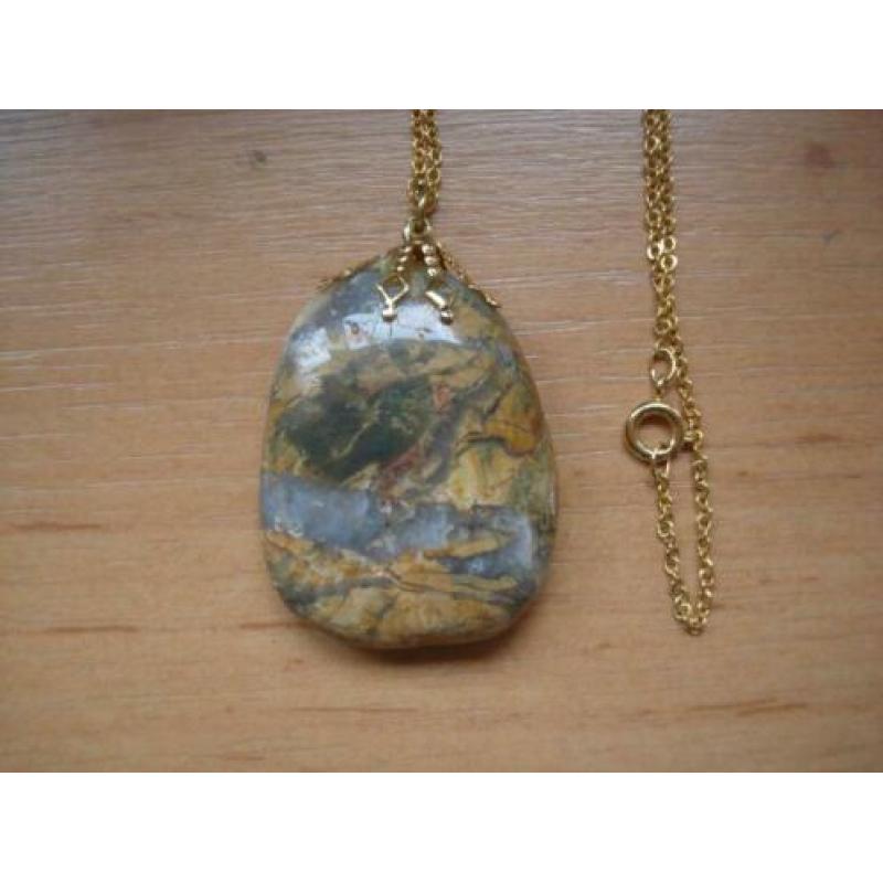 Ketting met steen