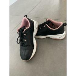 Adidas licht roze/zwart/ wit sneakers maat 41