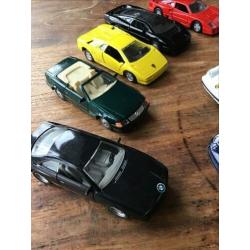 Maisto auto’s schaal: 1/38. 8 stuks.
