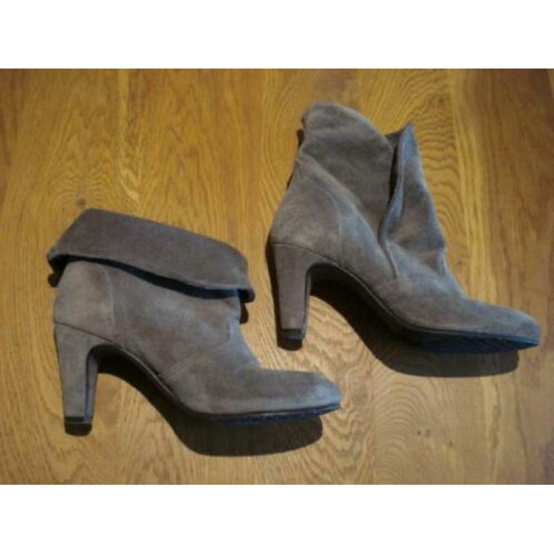 Amper gedragen suede laarsjes van CONBIPEL mt 36
