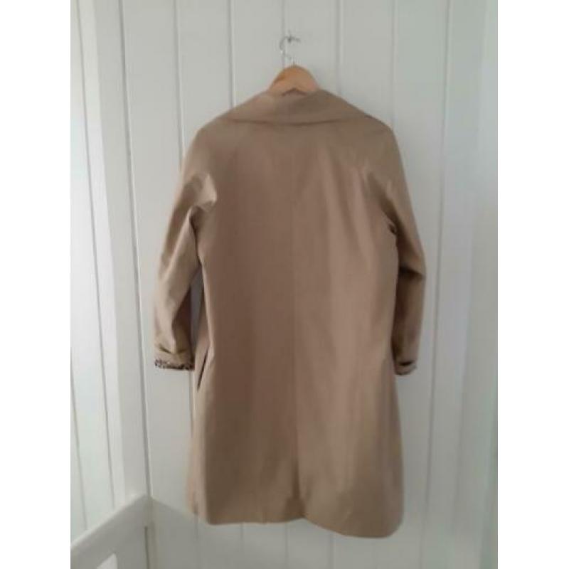 Openvallende trenchcoat met print binnenzijde jas. Maar M.