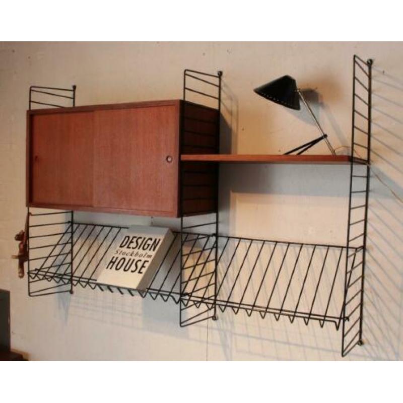 Nisse String wandmeubel met dubbele lectuurplank, retro
