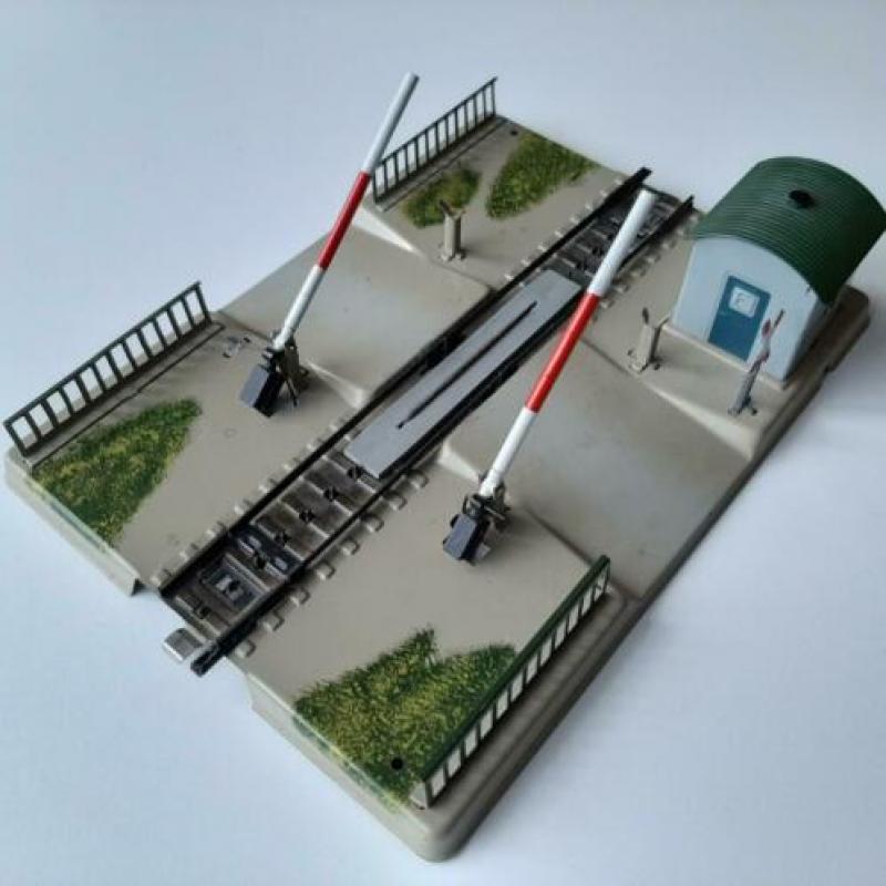 Nwe automatisch werkende overweg van Marklin nr. 7390'