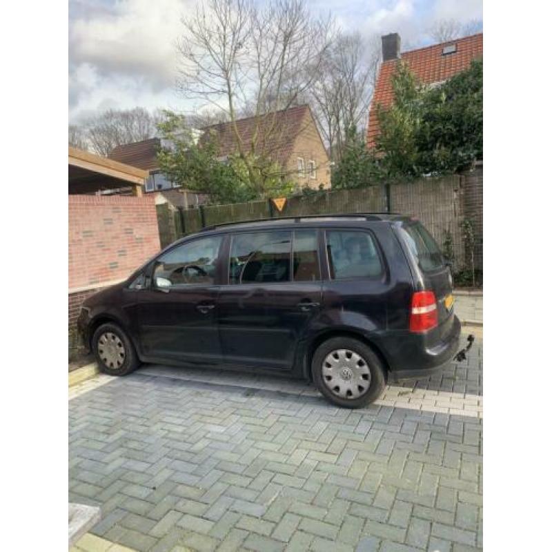 Volkswagen Touran 1.6 85KW AUT 2004 Zwart