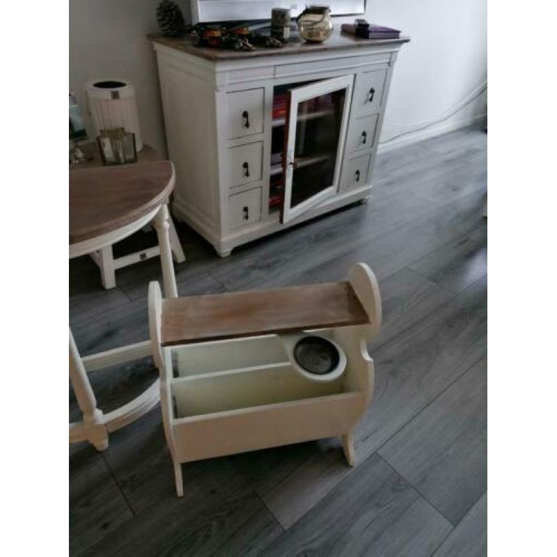 Brocante decoratieve meubeltjes