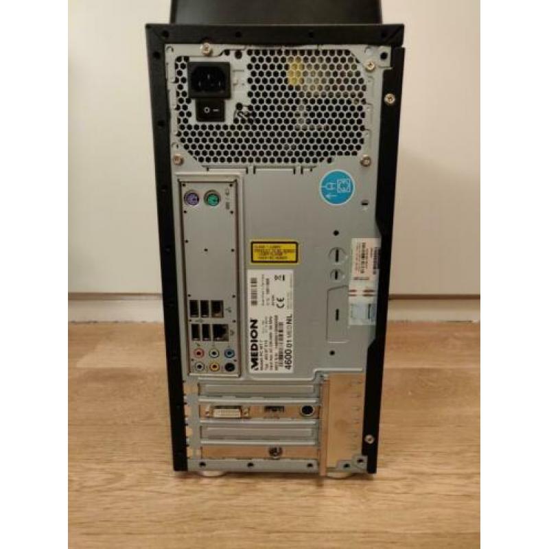 PC Medion MT7. Geen harde schijf. Met voeding.