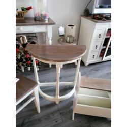 Brocante decoratieve meubeltjes