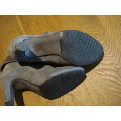 Amper gedragen suede laarsjes van CONBIPEL mt 36