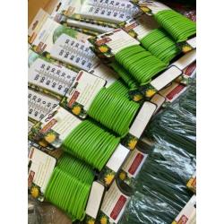Partij tuinartikelen. Hark, schoffel, labels, binders