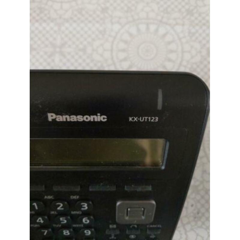 Te koop: een Panasonic KX-UT123 VoIP toestel.