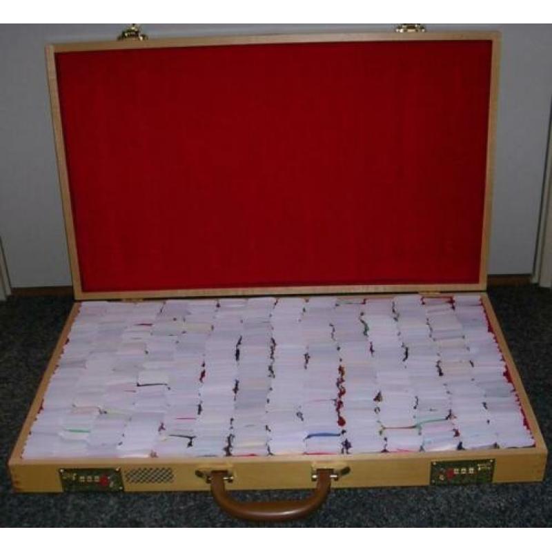 630 Bobbins in mooie houten kist BORDUURGAREN