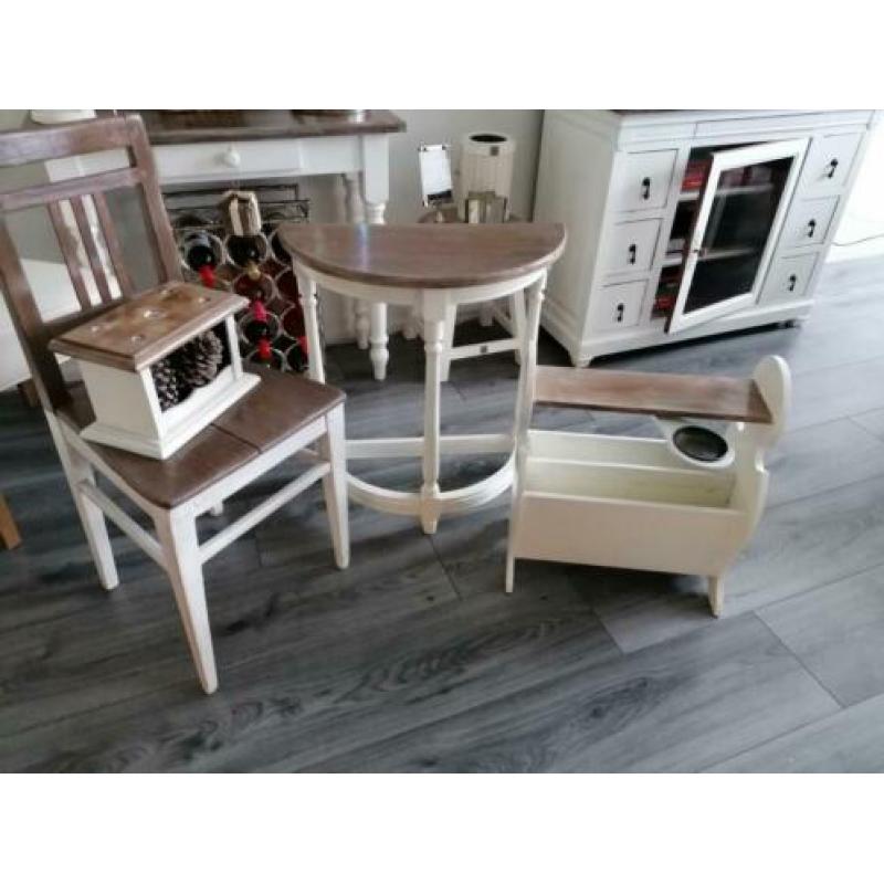 Brocante decoratieve meubeltjes