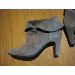 Amper gedragen suede laarsjes van CONBIPEL mt 36