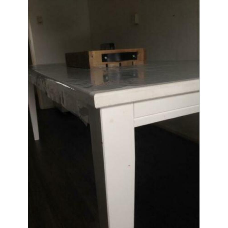 Witte eettafel