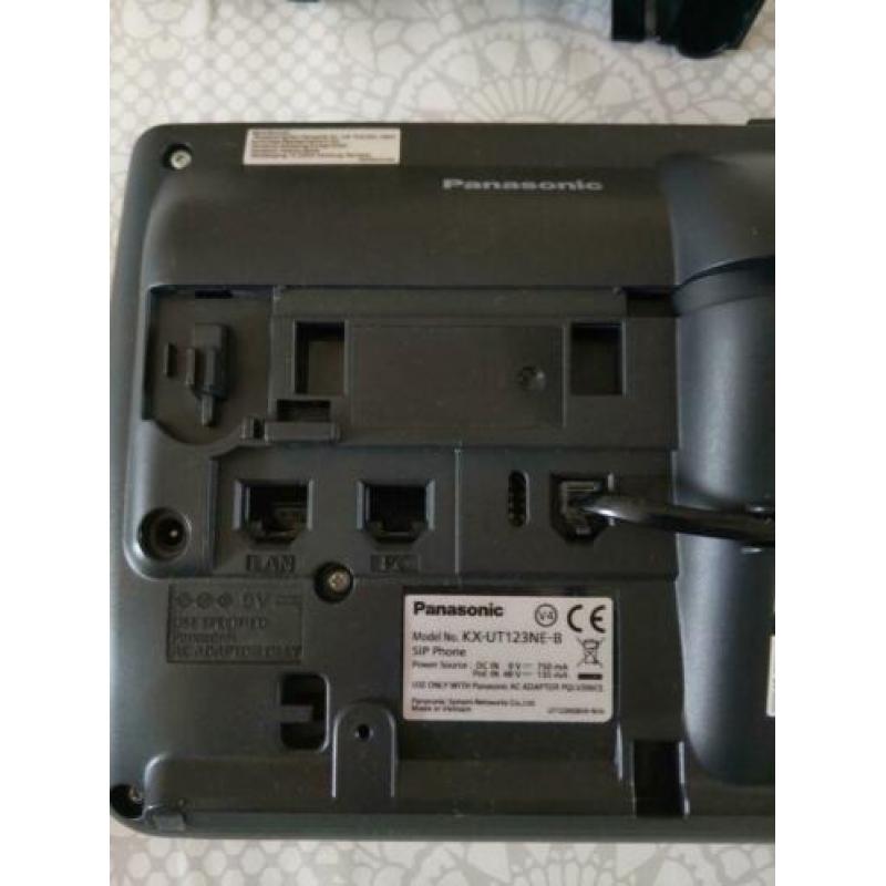 Te koop: een Panasonic KX-UT123 VoIP toestel.
