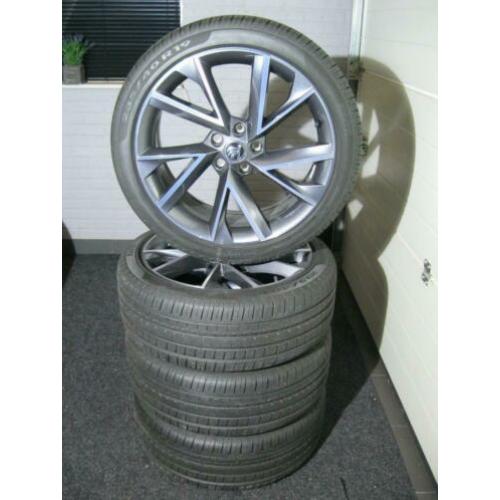 NIEUW Orig. Skoda Superb 19 inch velgen zomerbanden Vega