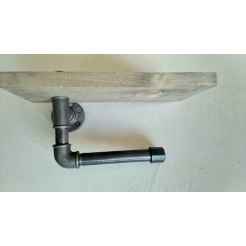 Stijlvolle industriële wc rol houder