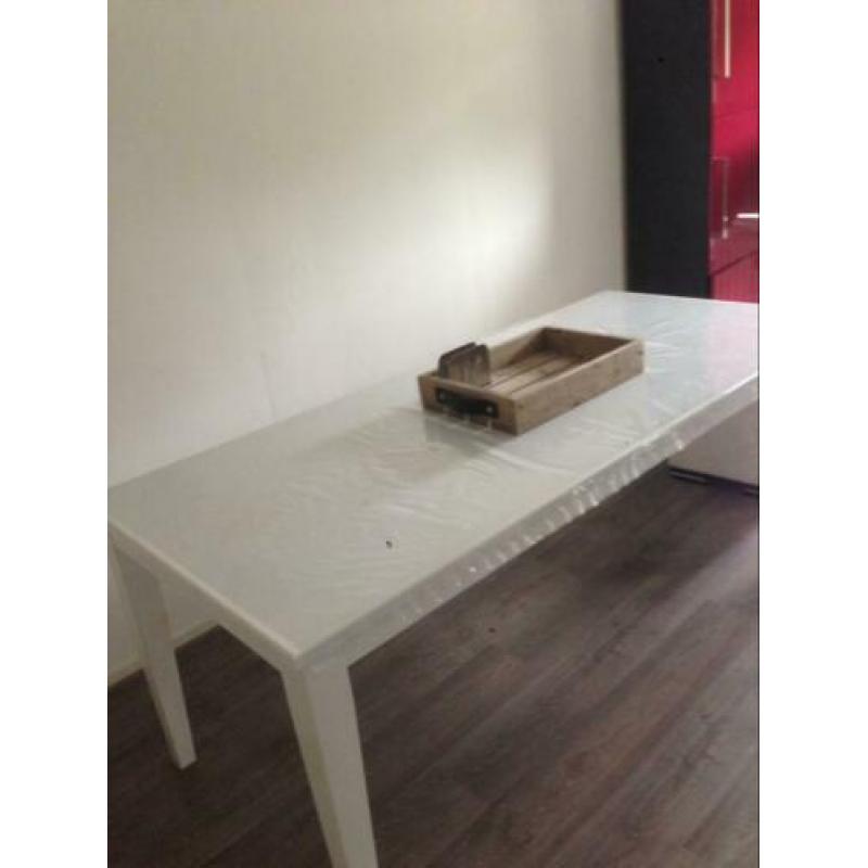 Witte eettafel