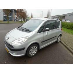 Peugeot 1007 1.4 Sesam Urban (bj 2003)