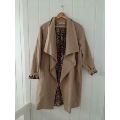 Openvallende trenchcoat met print binnenzijde jas. Maar M.