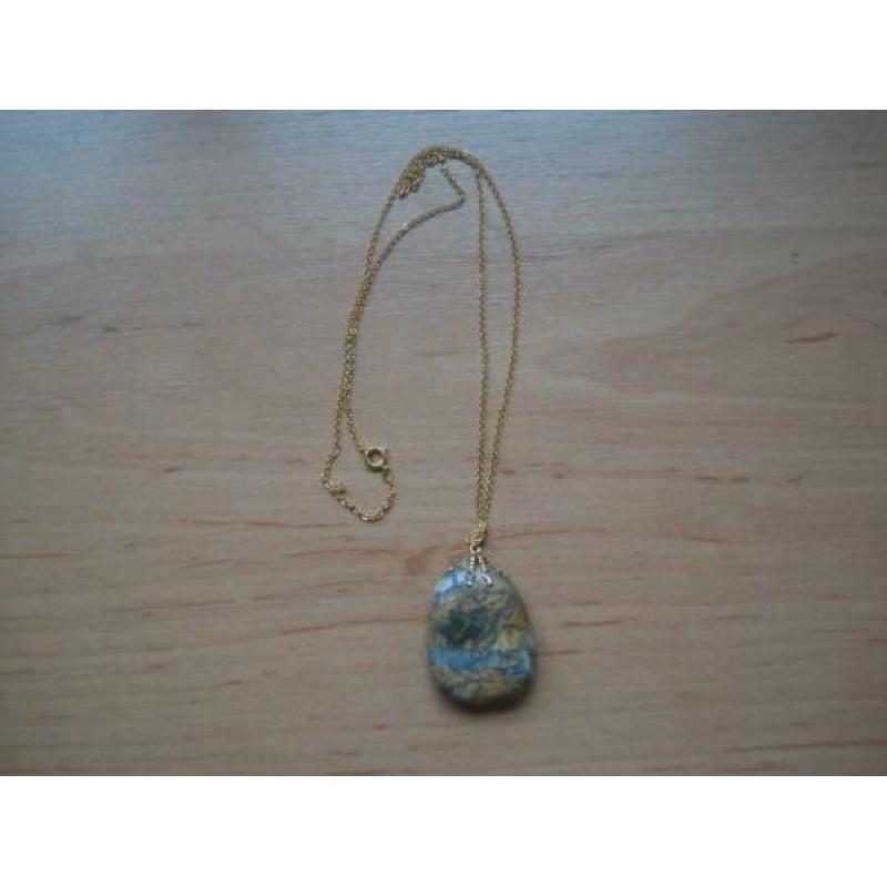 Ketting met steen