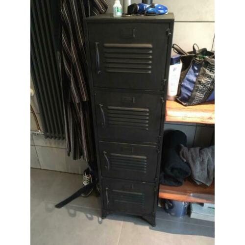 Metalen zwarte locker kast met 4 lockers