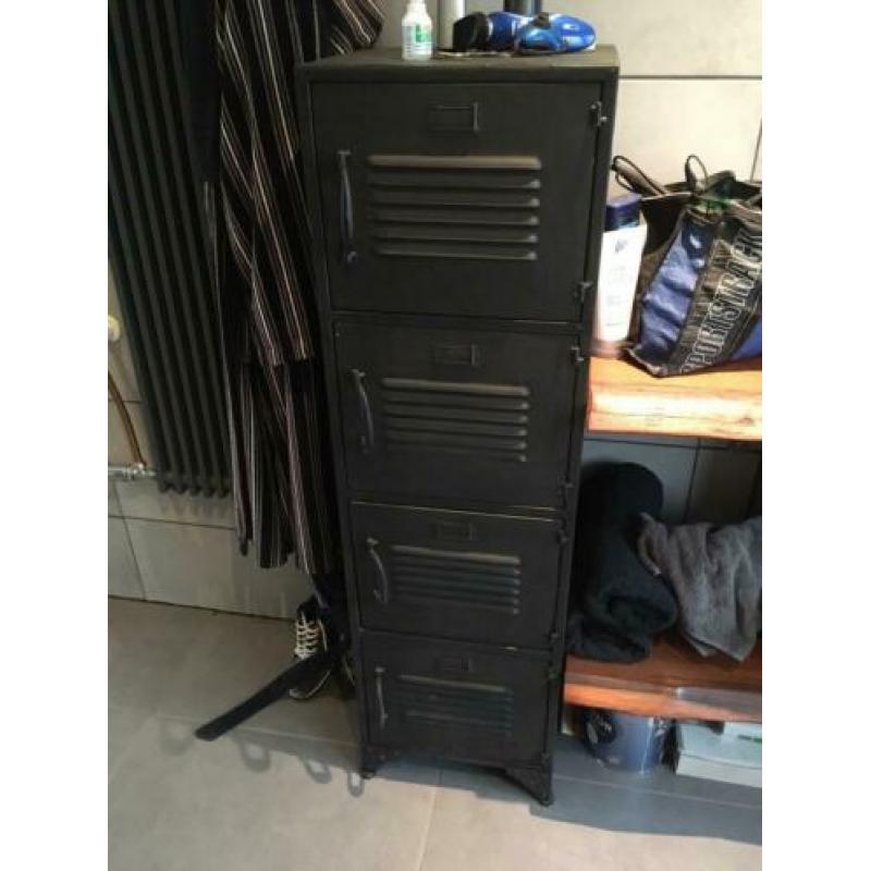 Metalen zwarte locker kast met 4 lockers
