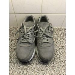 Nike’s grijs mt 37.5