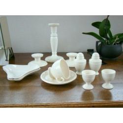 Diverse items Wedgwood servies Edme: kandelaars, schaaltjes