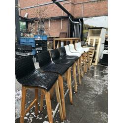 4 krukken voor €100
