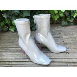 PUBLIC DESIRE grijze lak boots met roze hak maat 39