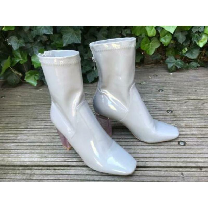 PUBLIC DESIRE grijze lak boots met roze hak maat 39