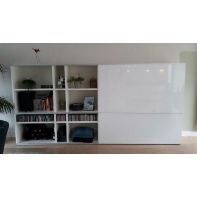 Grote witte design kast met schuifdeuren