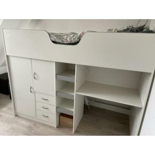 Mooie midden hoogslaper met bureau en kledingkast