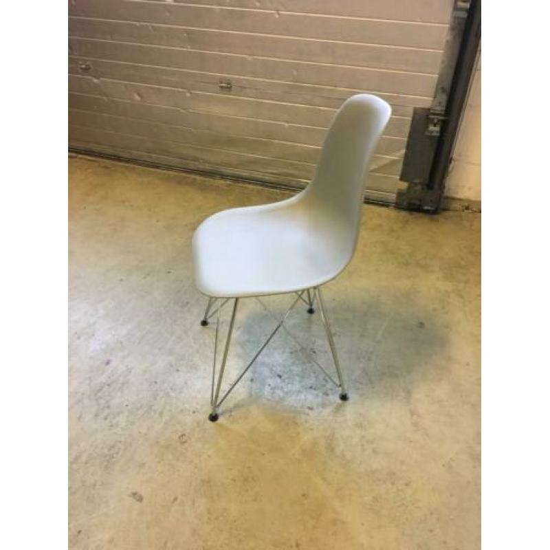 4 nieuwe designstoelen gratis thuisbezorgd