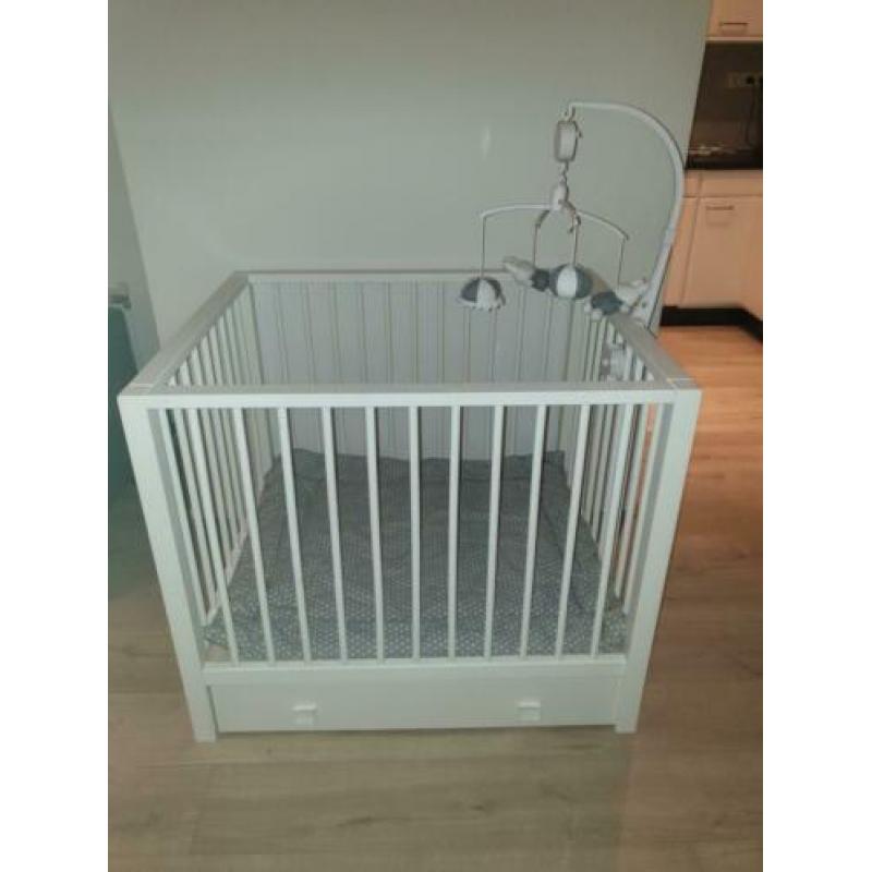Box met lade, inclusief boxkleed en Nijntje muziek mobiel