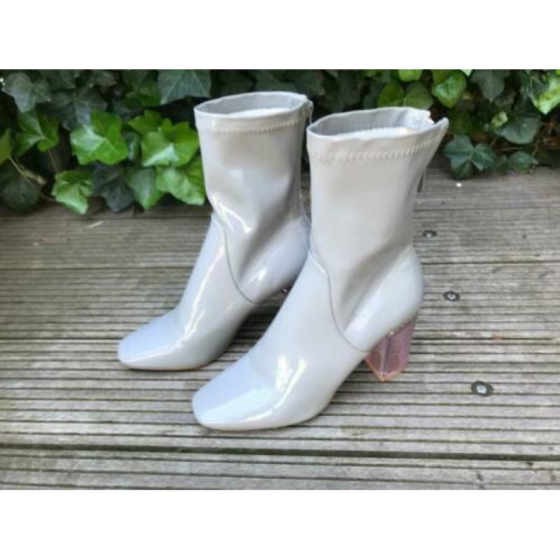 PUBLIC DESIRE grijze lak boots met roze hak maat 39