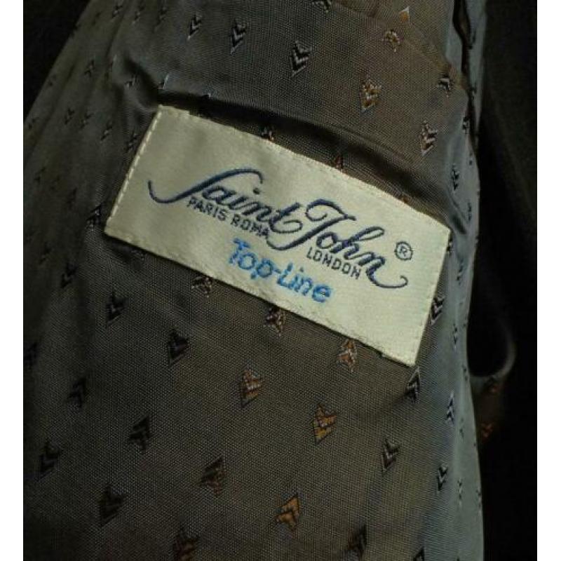 mooi zwart pak met lichte krijtstreep, colbert met pantalon,
