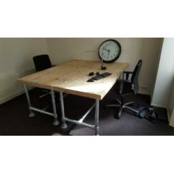 Bureau, vergadertafel industrieel van steigerhout met staal