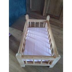 houten poppenbed