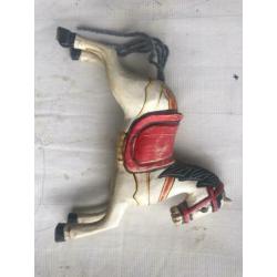 Antieke speelgoed houten paard. Afmeting: 17x15cm.