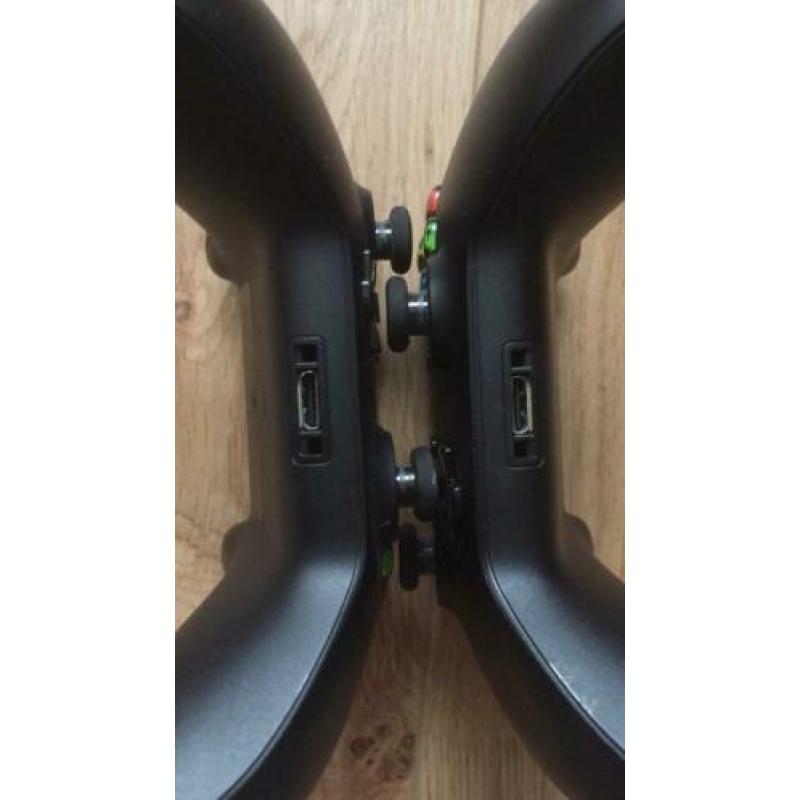 2 xbox one controllers
