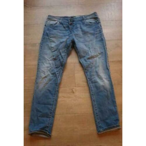 Stoere jeans van PLEASE.